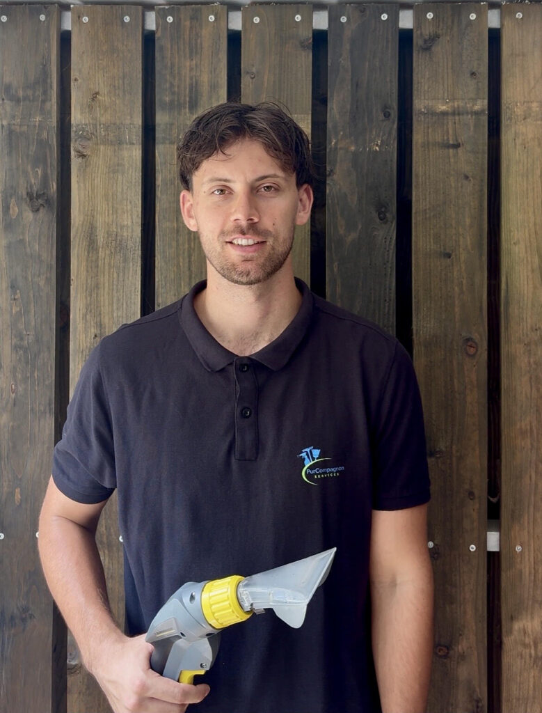 Julien, fondateur de l'entreprise de nettoyage PurCompagnon à Bordeaux